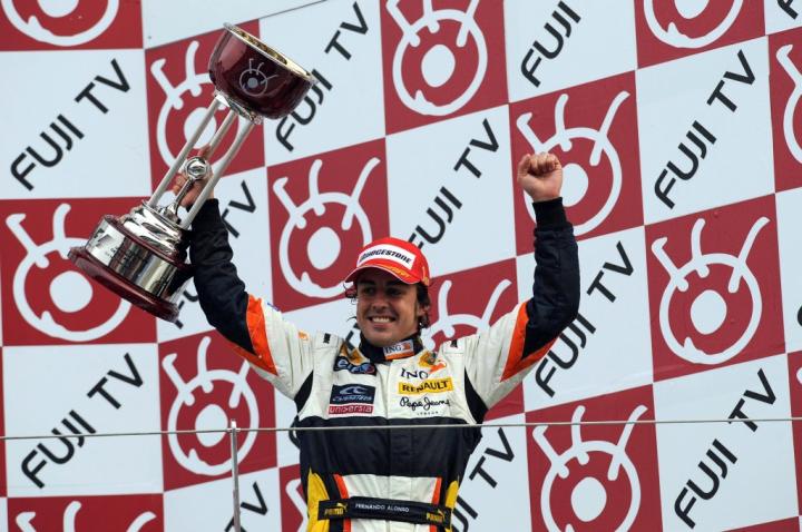 Fernando Alonso na podium GP Japonii 2008