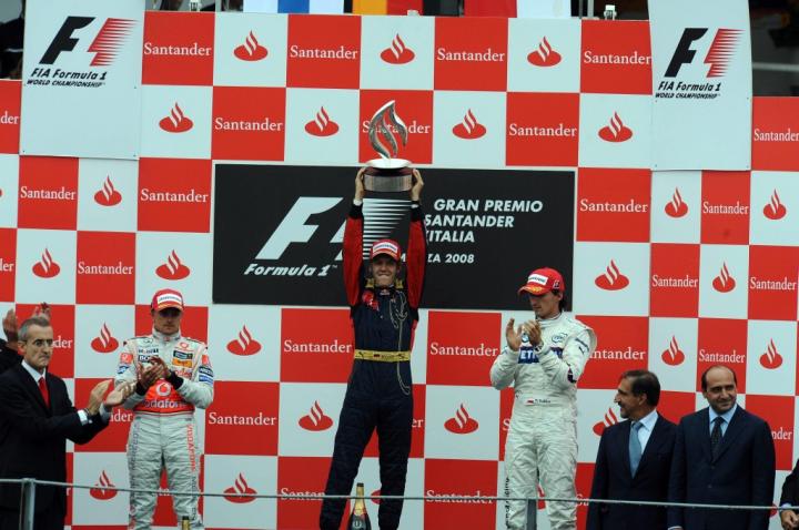 Vettel świętuje po zdobyciu pole position - GP Włoch 2008