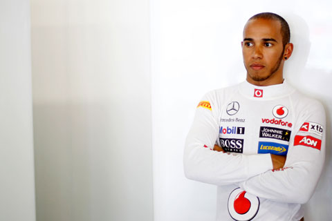 Hamilton zdyskwalifikowany, Maldonado na Pole Position
